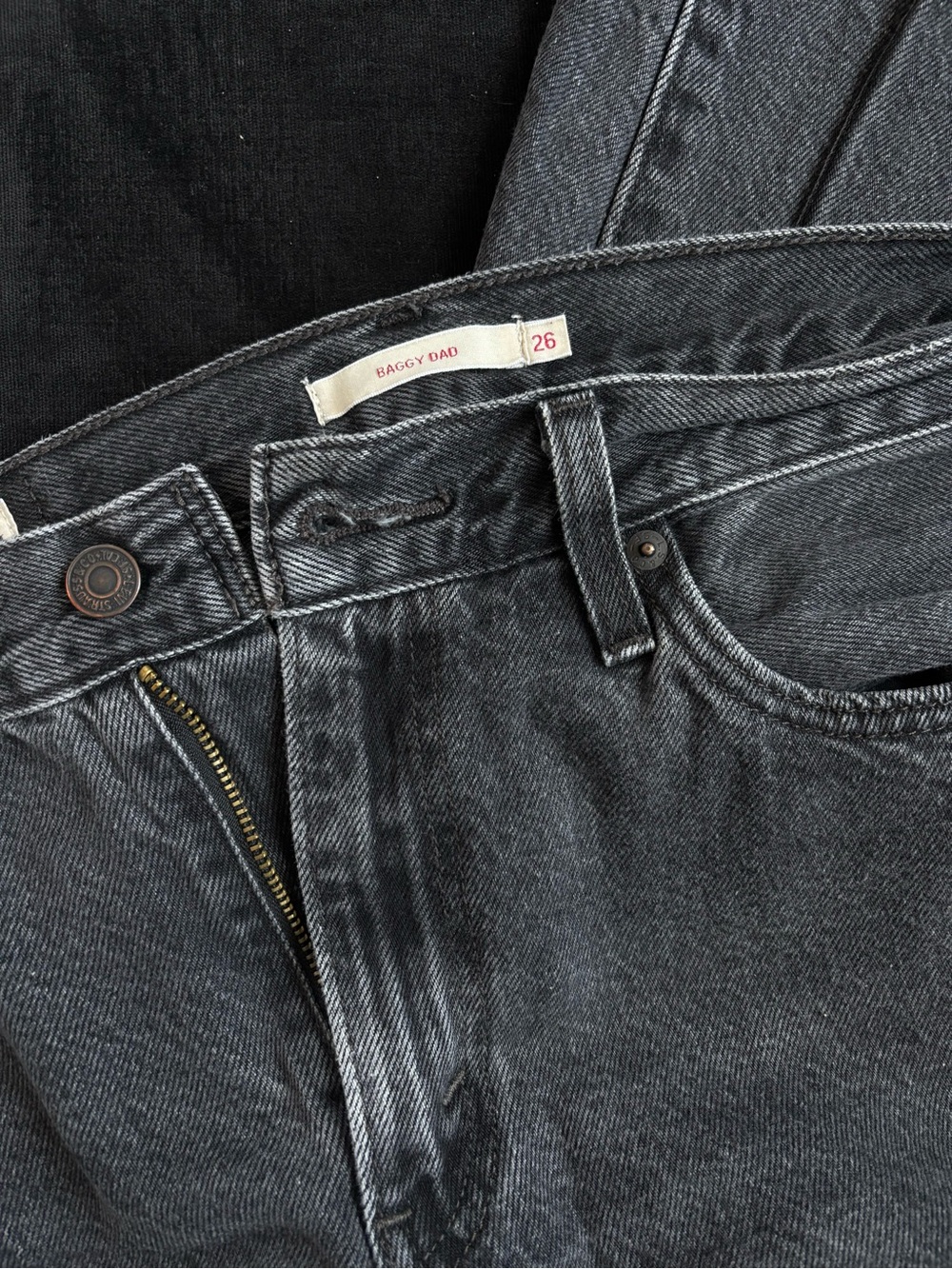 Levi's Women’s Baggy Dad Washed Black Straight-Leg Jeans - Picture 2 of 3